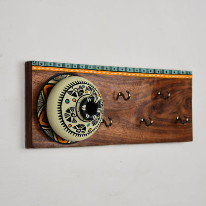 'Matki On Top' Handcrafted Wooden Decorative Key Holder