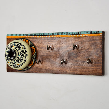 'Matki On Top' Handcrafted Wooden Decorative Key Holder