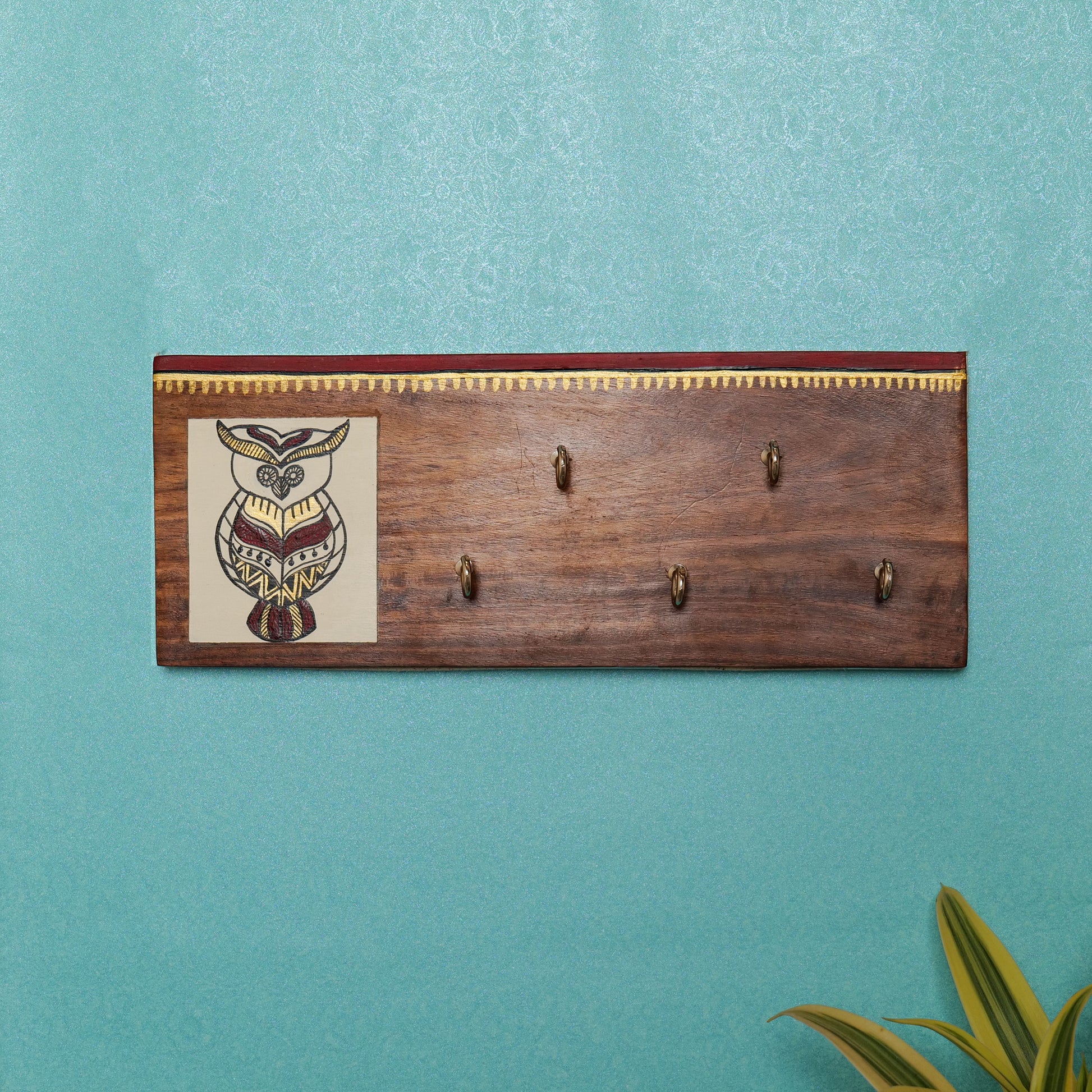 "Owl on Plank" Hand Crafted Wooden Decorative Key Holder | Wall Mounted Key Hanger for Home Décor