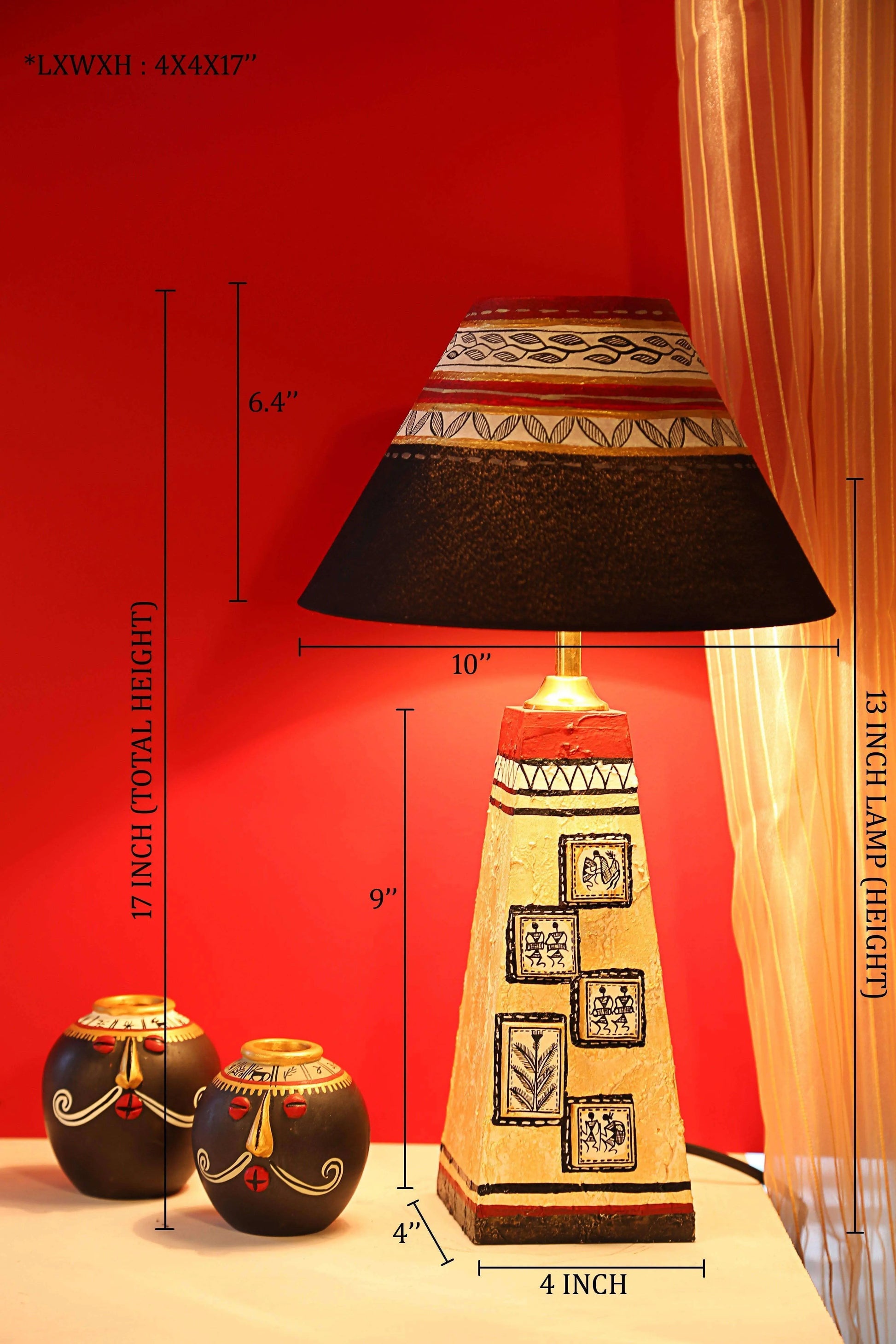 Artysta 'Warli Cuboidal' Wooden Bedside Table Lamp (Off-White, 17 Inch)