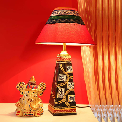 Artysta 'Warli Trapezoid' Wooden Bedside Table Lamp (Brown & Red, 17 Inch)