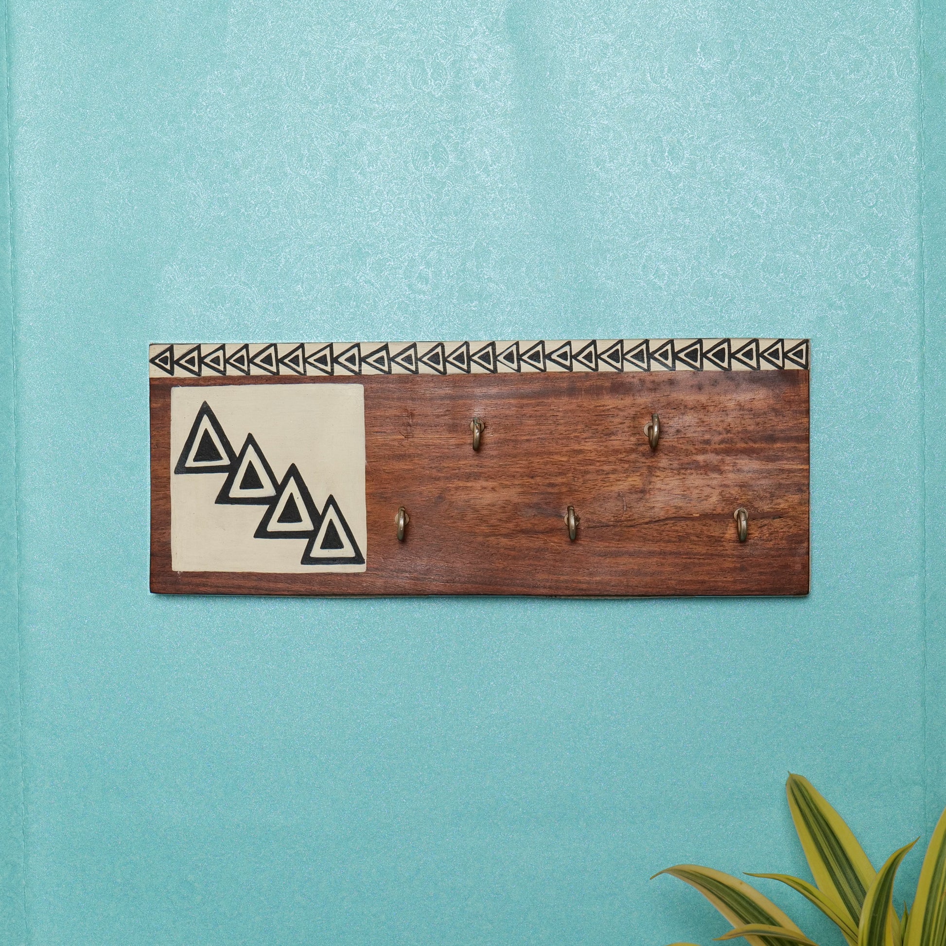 Handcrafted Wooden Decorative Key Holder In White And Black Color